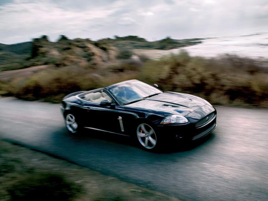  Jaguar XKR Portfolio Convertible 2007 года  (фото 8 из 26)